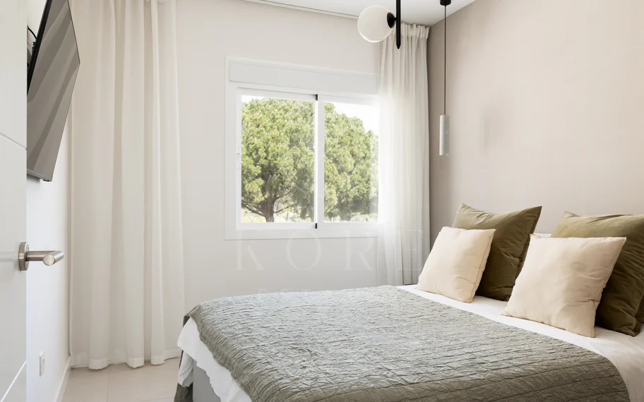 Encantador y privado apartamento dúplex situado en el corazón del prestigioso Valle del Golf de Nueva Andalucía