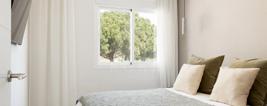 Charming and private duplex apartment located in the heart of Nueva Andalucía’s prestigious Golf Valley