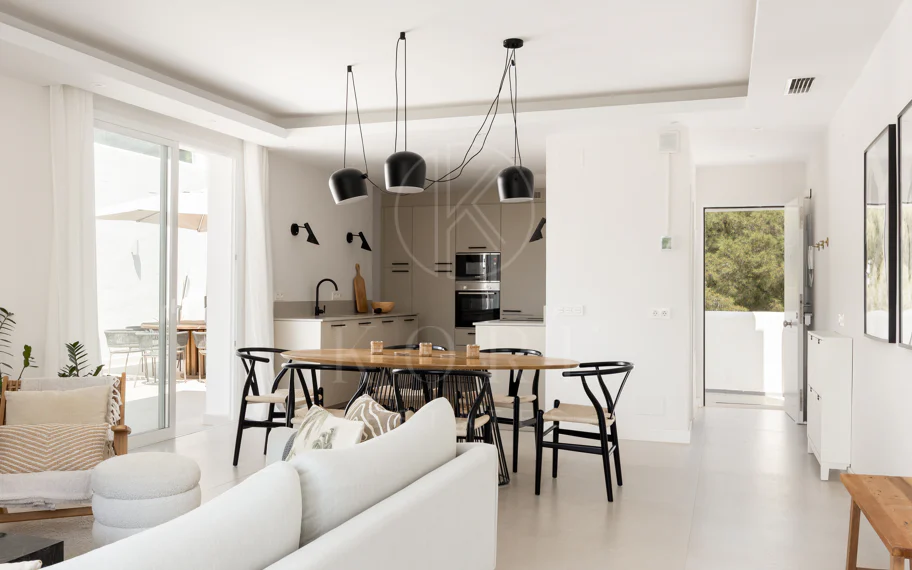 Encantador y privado apartamento dúplex situado en el corazón del prestigioso Valle del Golf de Nueva Andalucía