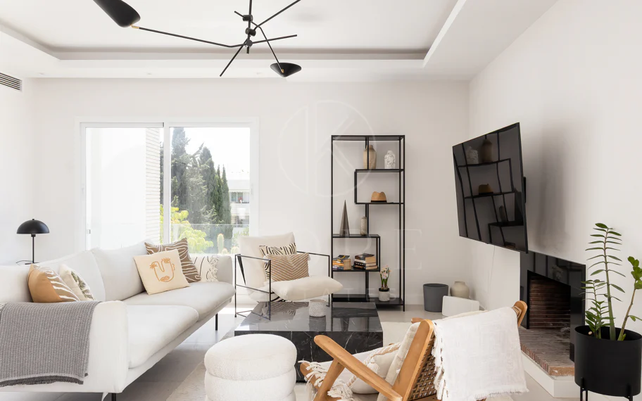 Encantador y privado apartamento dúplex situado en el corazón del prestigioso Valle del Golf de Nueva Andalucía