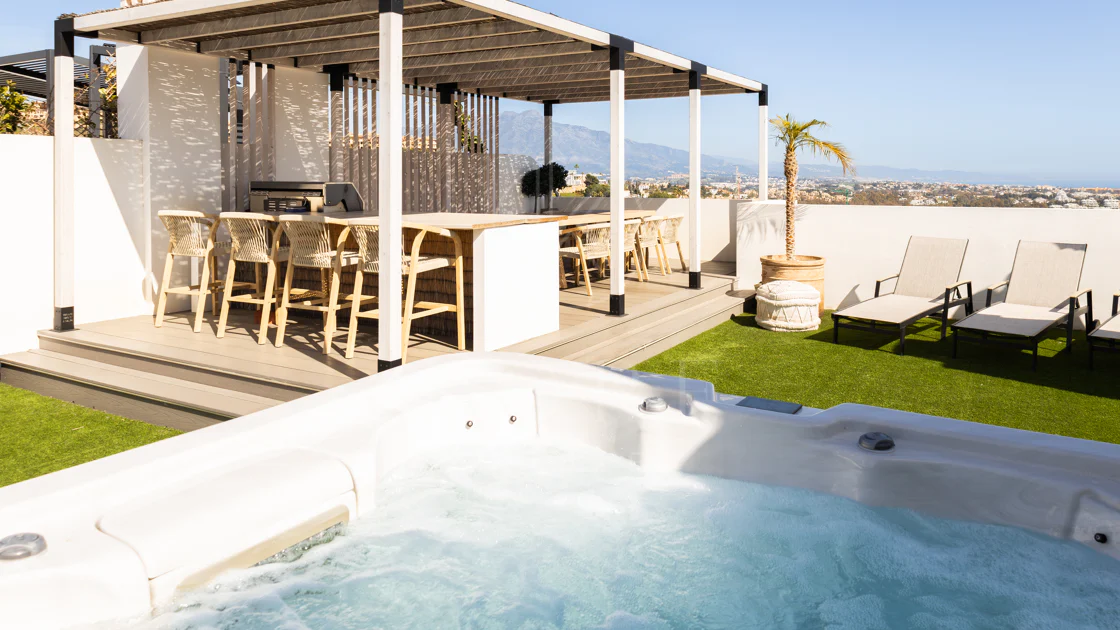 Luxury 3-Bedroom Penthouse with Panoramic Sea Views in El Paraiso