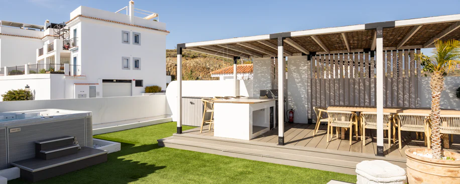 Luxury 3-Bedroom Penthouse with Panoramic Sea Views in El Paraiso