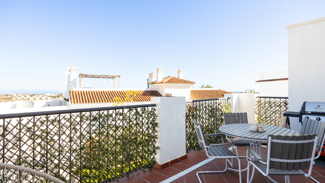 Luxury 3-Bedroom Penthouse with Panoramic Sea Views in El Paraiso