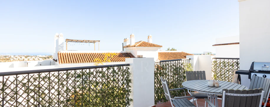 Luxury 3-Bedroom Penthouse with Panoramic Sea Views in El Paraiso