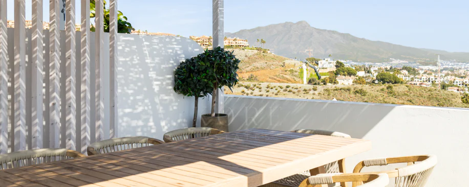 Luxury 3-Bedroom Penthouse with Panoramic Sea Views in El Paraiso