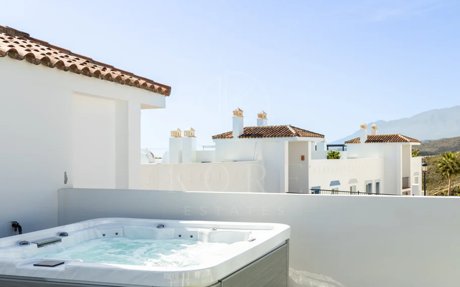 Ático de 3 dormitorios de lujo con vistas panorámicas al mar en El Paraíso