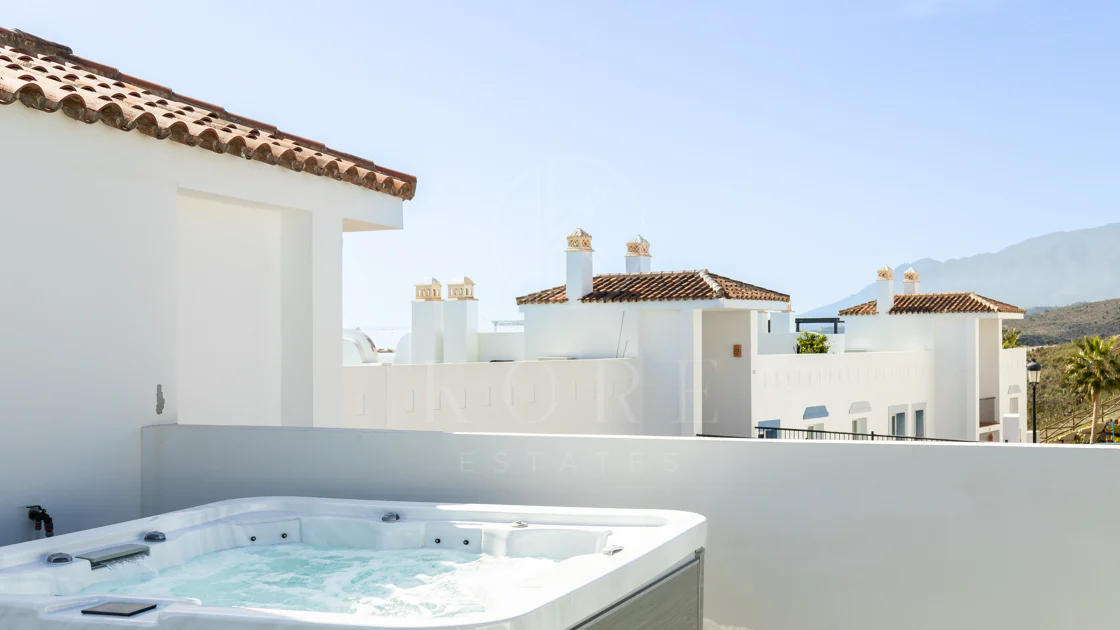 Luxury 3-Bedroom Penthouse with Panoramic Sea Views in El Paraiso