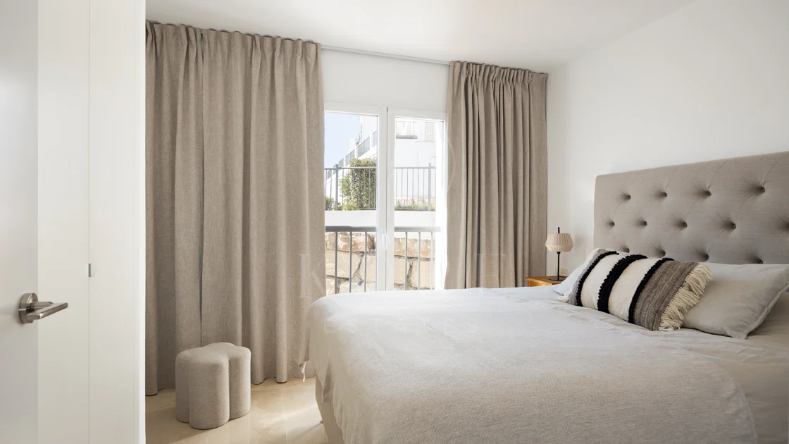 Luxury 3-Bedroom Penthouse with Panoramic Sea Views in El Paraiso
