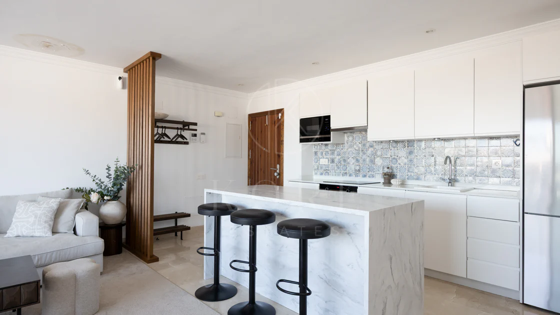 Luxury 3-Bedroom Penthouse with Panoramic Sea Views in El Paraiso