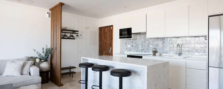 Luxury 3-Bedroom Penthouse with Panoramic Sea Views in El Paraiso