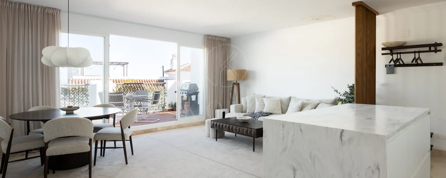 Luxury 3-Bedroom Penthouse with Panoramic Sea Views in El Paraiso