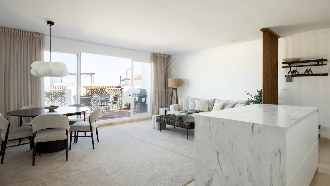 Luxury 3-Bedroom Penthouse with Panoramic Sea Views in El Paraiso