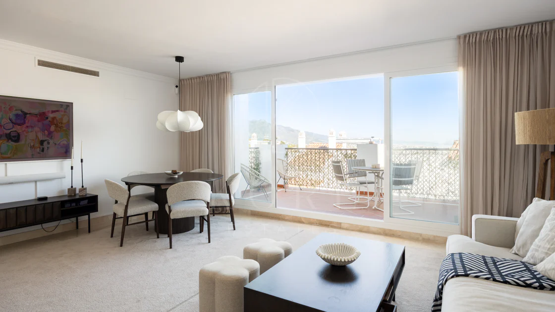 Luxury 3-Bedroom Penthouse with Panoramic Sea Views in El Paraiso