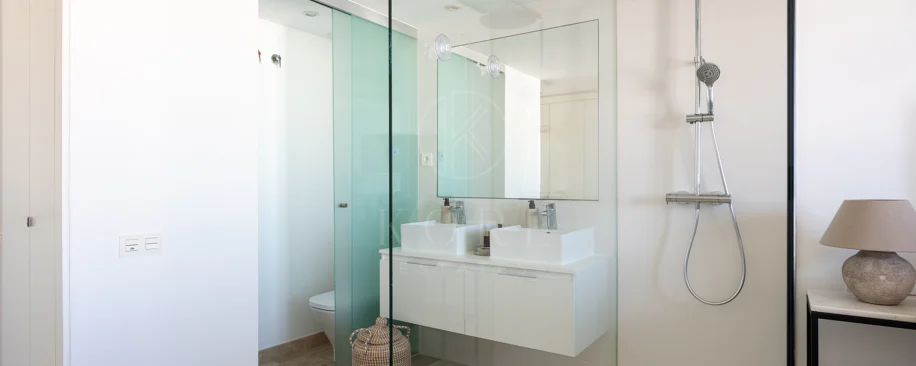 Luxury 3-Bedroom Penthouse with Panoramic Sea Views in El Paraiso