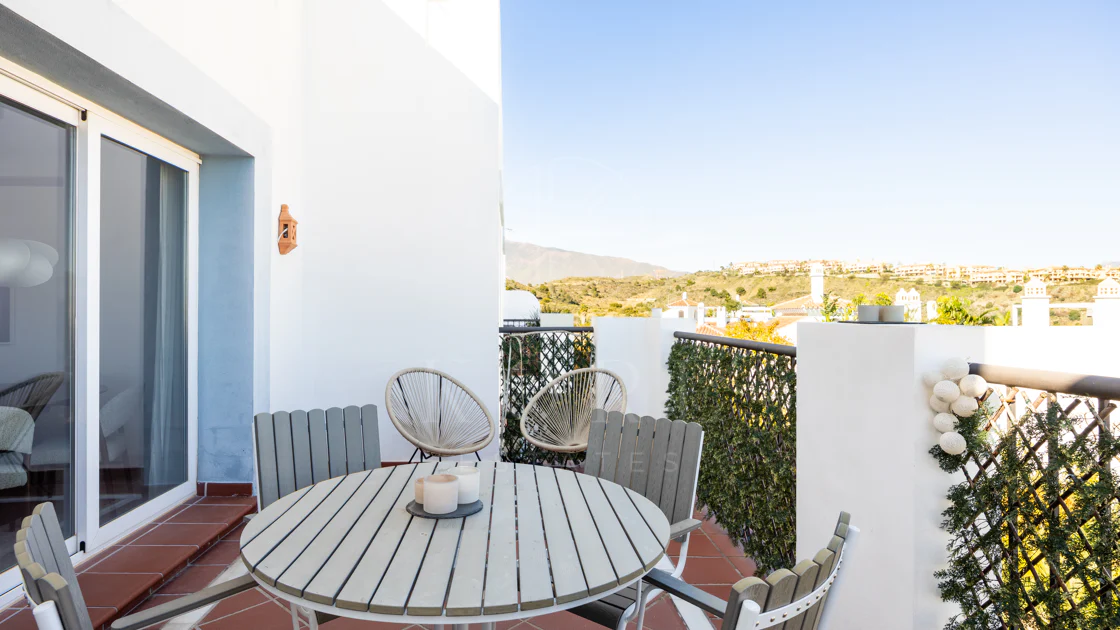 Luxury 3-Bedroom Penthouse with Panoramic Sea Views in El Paraiso