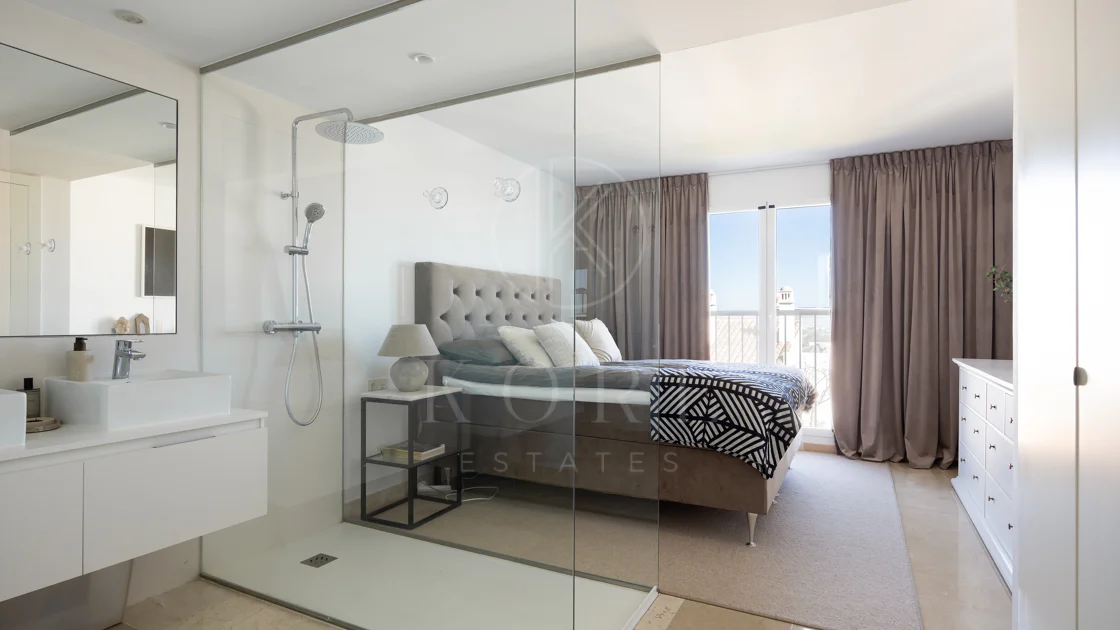 Luxury 3-Bedroom Penthouse with Panoramic Sea Views in El Paraiso