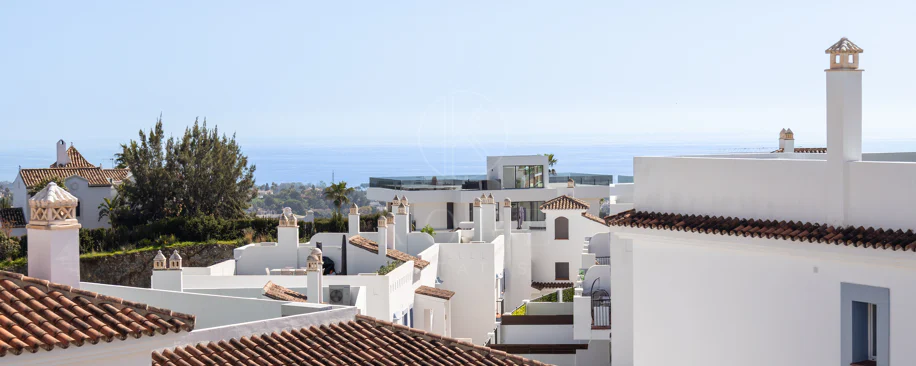 Luxury 3-Bedroom Penthouse with Panoramic Sea Views in El Paraiso