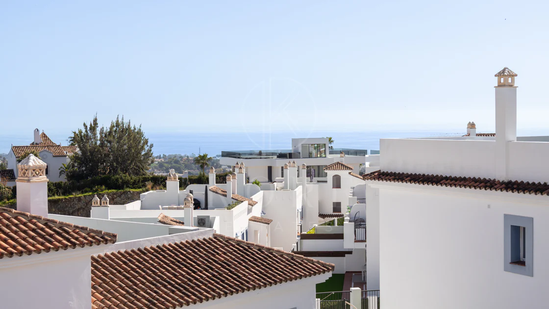 Luxury 3-Bedroom Penthouse with Panoramic Sea Views in El Paraiso