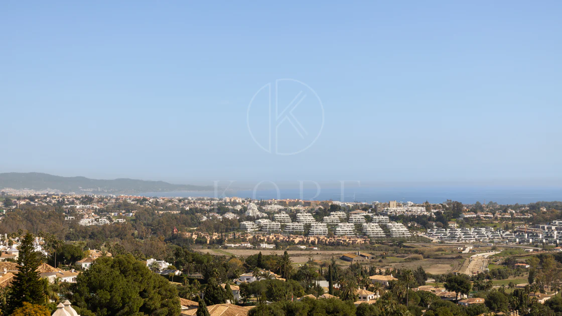 Luxury 3-Bedroom Penthouse with Panoramic Sea Views in El Paraiso