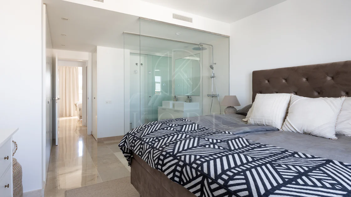 Luxury 3-Bedroom Penthouse with Panoramic Sea Views in El Paraiso