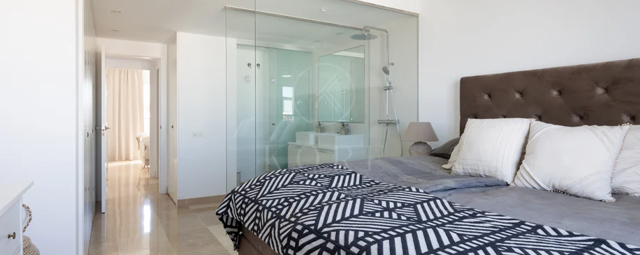 Luxury 3-Bedroom Penthouse with Panoramic Sea Views in El Paraiso
