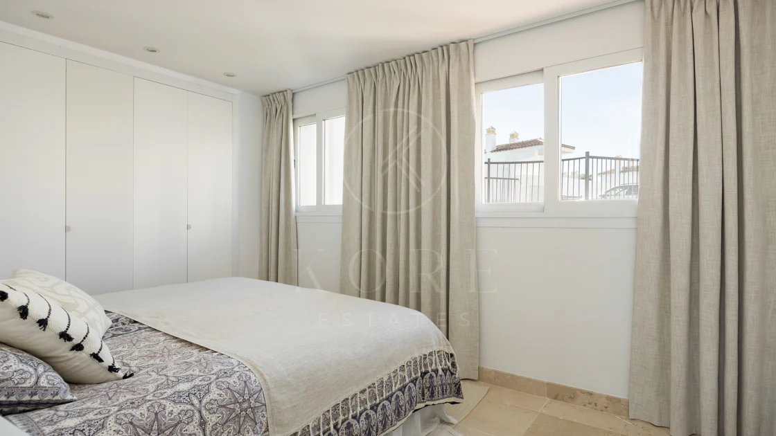 Luxury 3-Bedroom Penthouse with Panoramic Sea Views in El Paraiso
