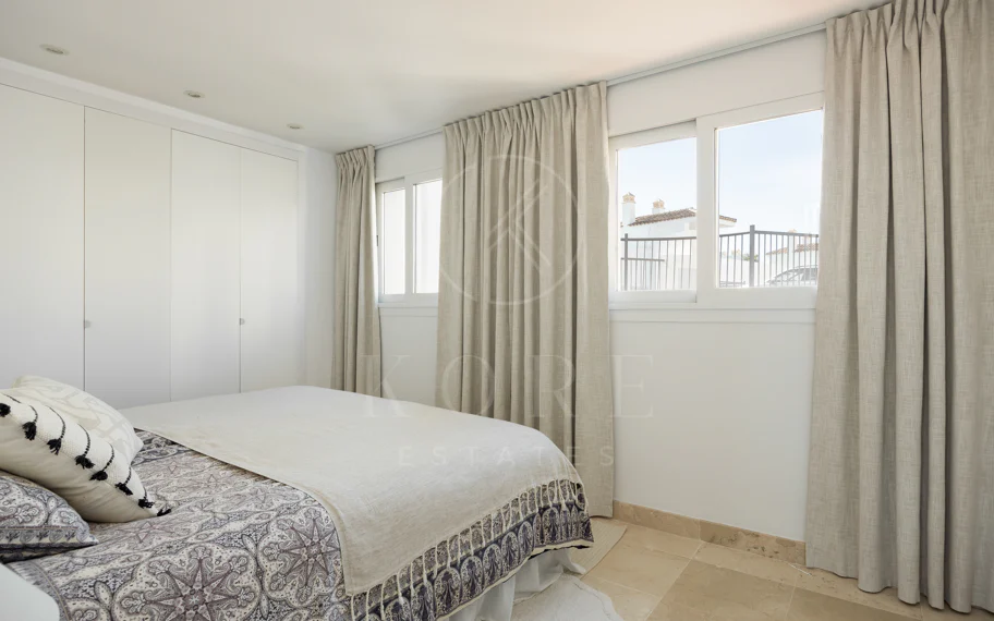 Ático de 3 dormitorios de lujo con vistas panorámicas al mar en El Paraíso