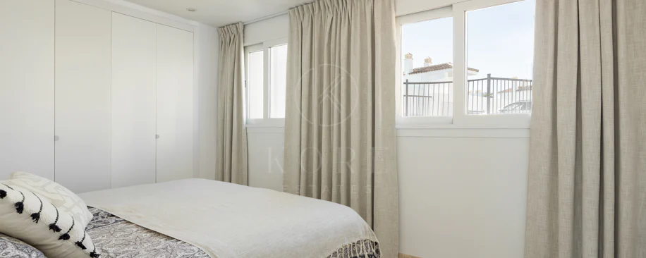 Luxury 3-Bedroom Penthouse with Panoramic Sea Views in El Paraiso