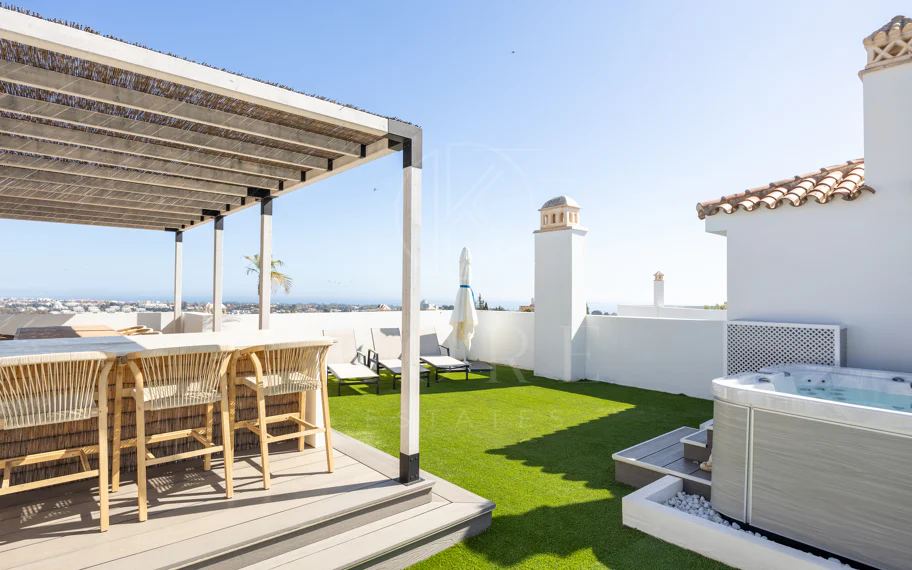 Ático de 3 dormitorios de lujo con vistas panorámicas al mar en El Paraíso