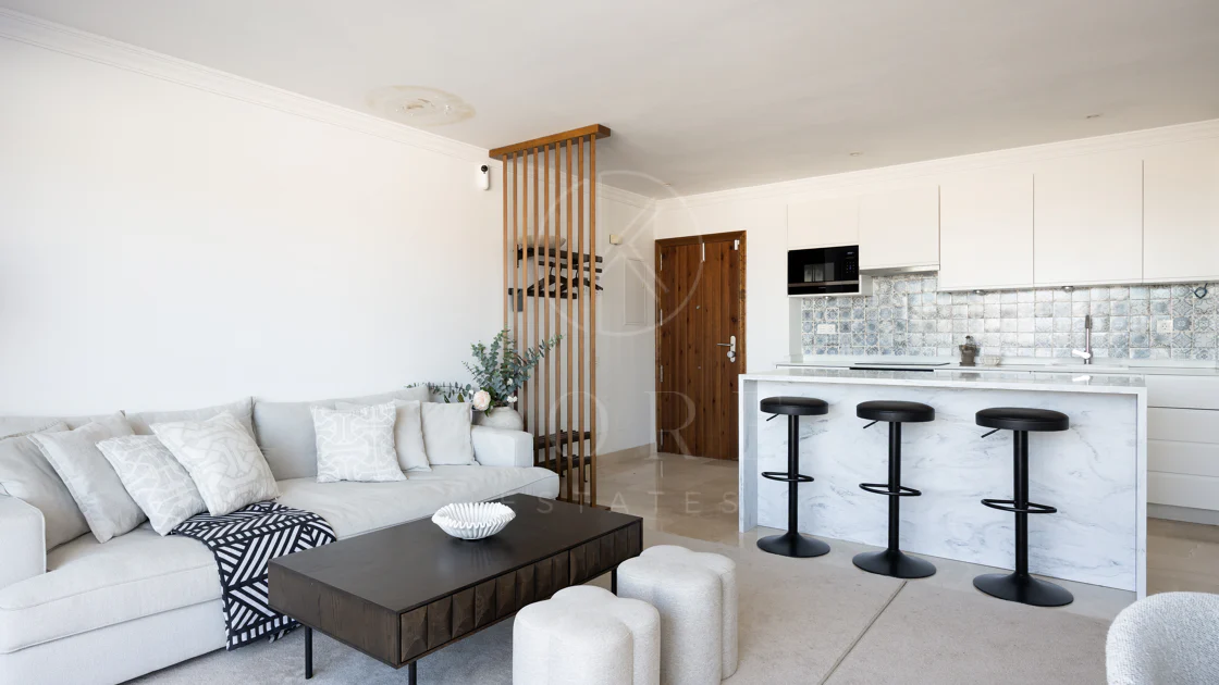 Luxury 3-Bedroom Penthouse with Panoramic Sea Views in El Paraiso
