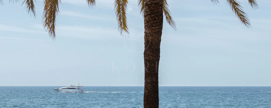 Beachfront apartment in the heart of Marbella