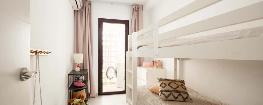 Luxury 3-bedroom apartment in Nueva Andalucía, close to the beach with sea views
