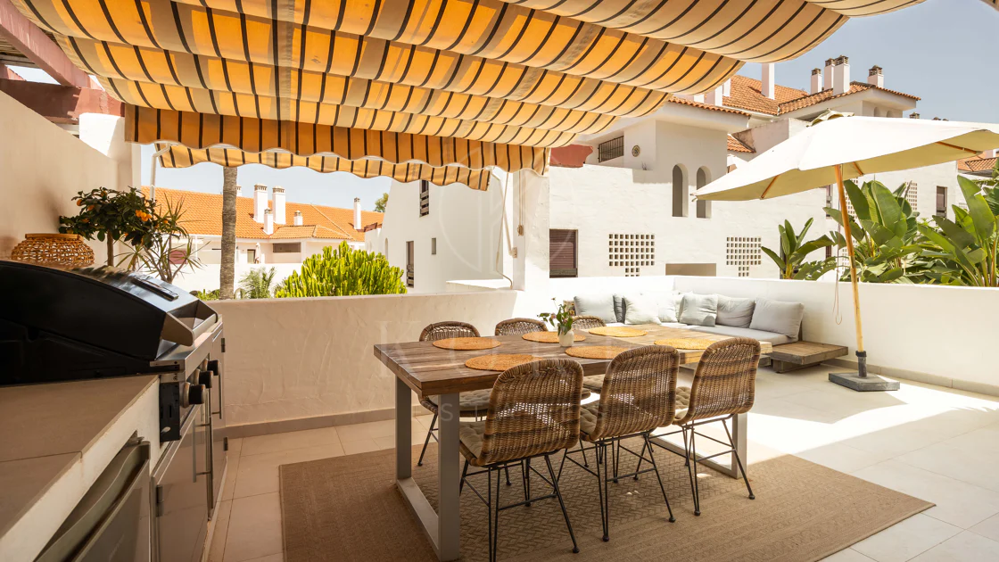 Luxury 3-bedroom apartment in Nueva Andalucía, close to the beach with sea views