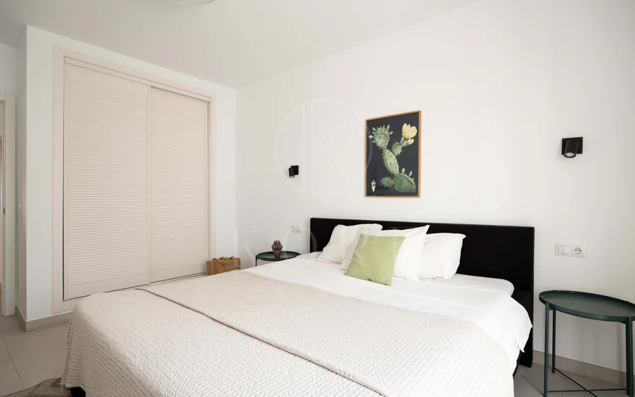 Apartamento de 3 dormitorios en Nueva Andalucía, cerca de la playa con vistas al mar