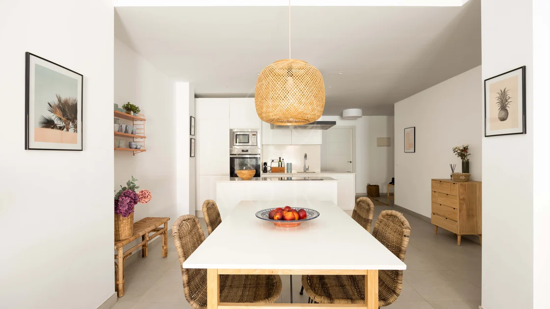 Luxury 3-bedroom apartment in Nueva Andalucía, close to the beach with sea views