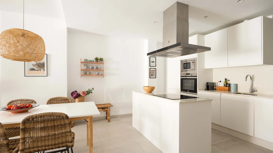 Luxury 3-bedroom apartment in Nueva Andalucía, close to the beach with sea views