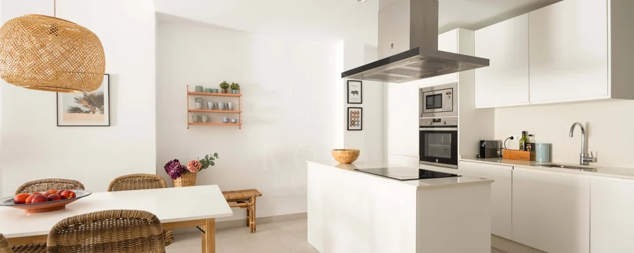 Luxury 3-bedroom apartment in Nueva Andalucía, close to the beach with sea views
