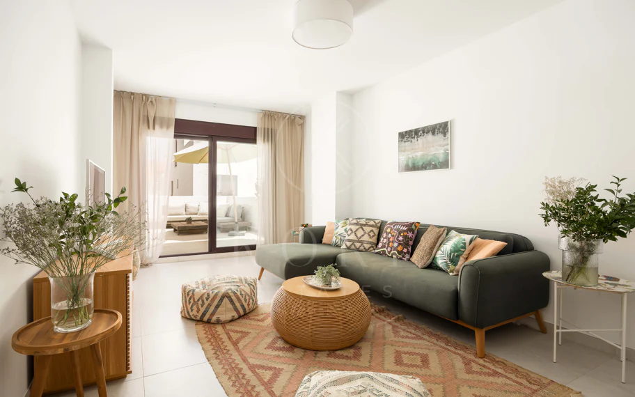 Apartamento de 3 dormitorios en Nueva Andalucía, cerca de la playa con vistas al mar