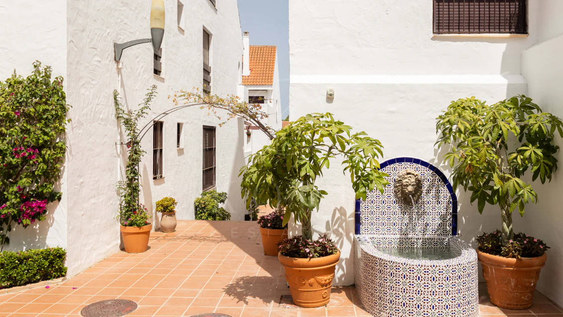 Luxury 3-bedroom apartment in Nueva Andalucía, close to the beach with sea views
