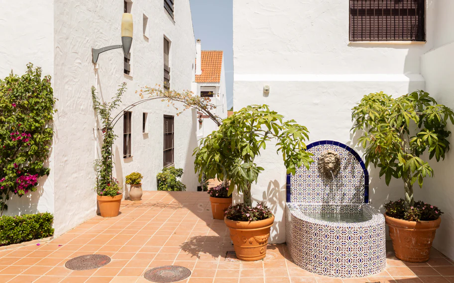 Apartamento de 3 dormitorios en Nueva Andalucía, cerca de la playa con vistas al mar