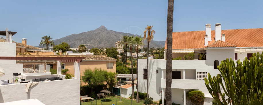 Luxury 3-bedroom apartment in Nueva Andalucía, close to the beach with sea views