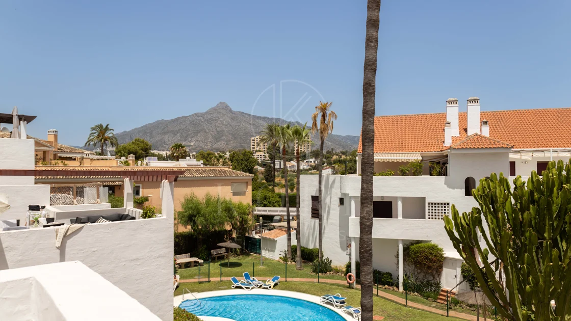 Luxury 3-bedroom apartment in Nueva Andalucía, close to the beach with sea views