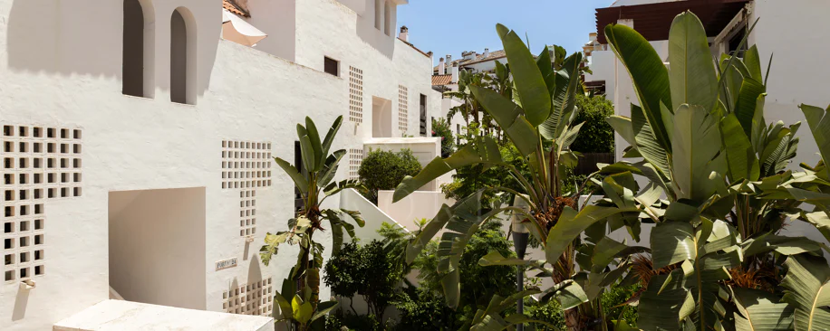 Luxury 3-bedroom apartment in Nueva Andalucía, close to the beach with sea views