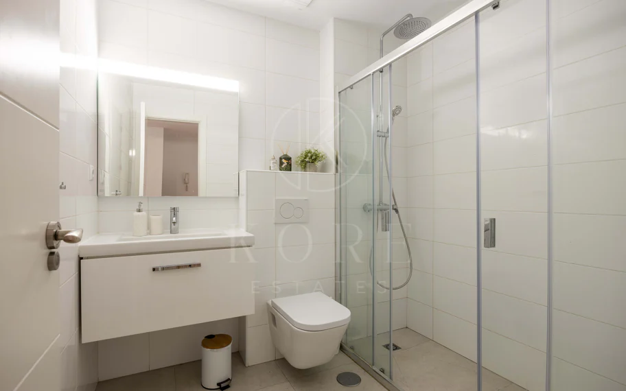 Apartamento de 3 dormitorios en Nueva Andalucía, cerca de la playa con vistas al mar