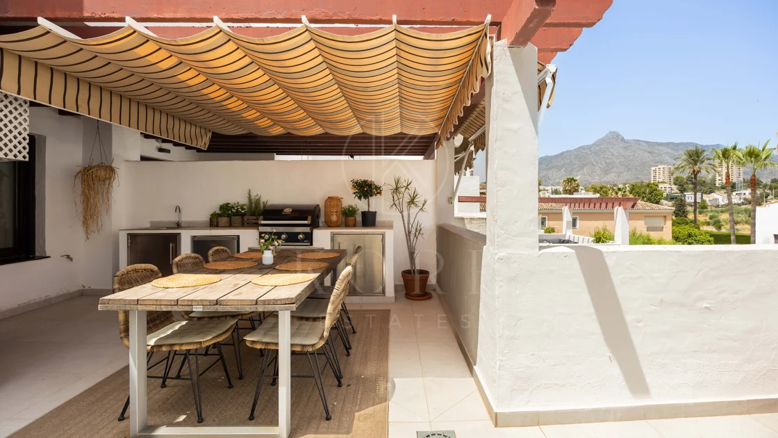 Luxury 3-bedroom apartment in Nueva Andalucía, close to the beach with sea views