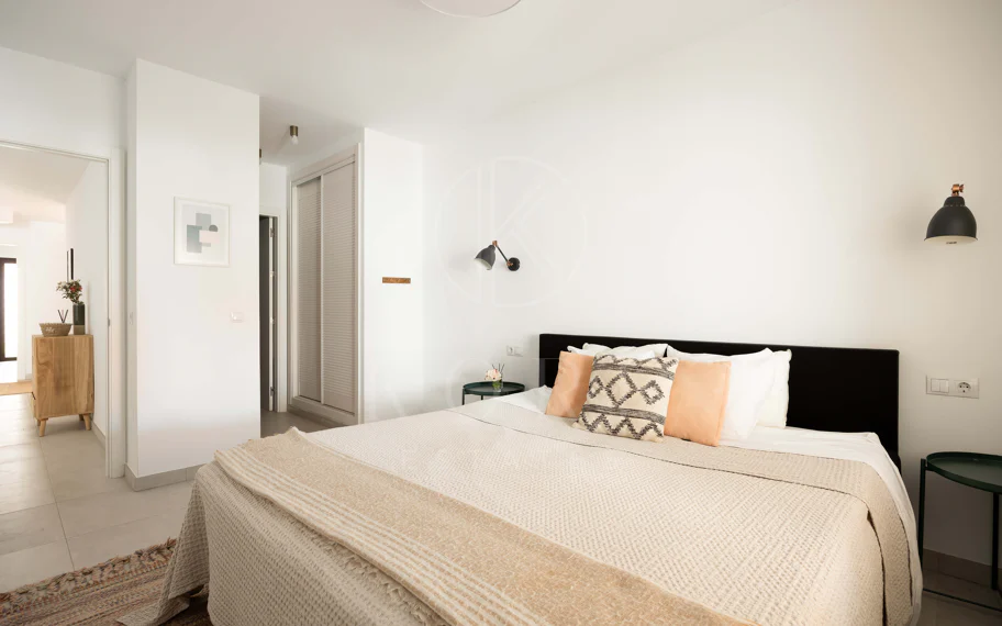 Apartamento de 3 dormitorios en Nueva Andalucía, cerca de la playa con vistas al mar