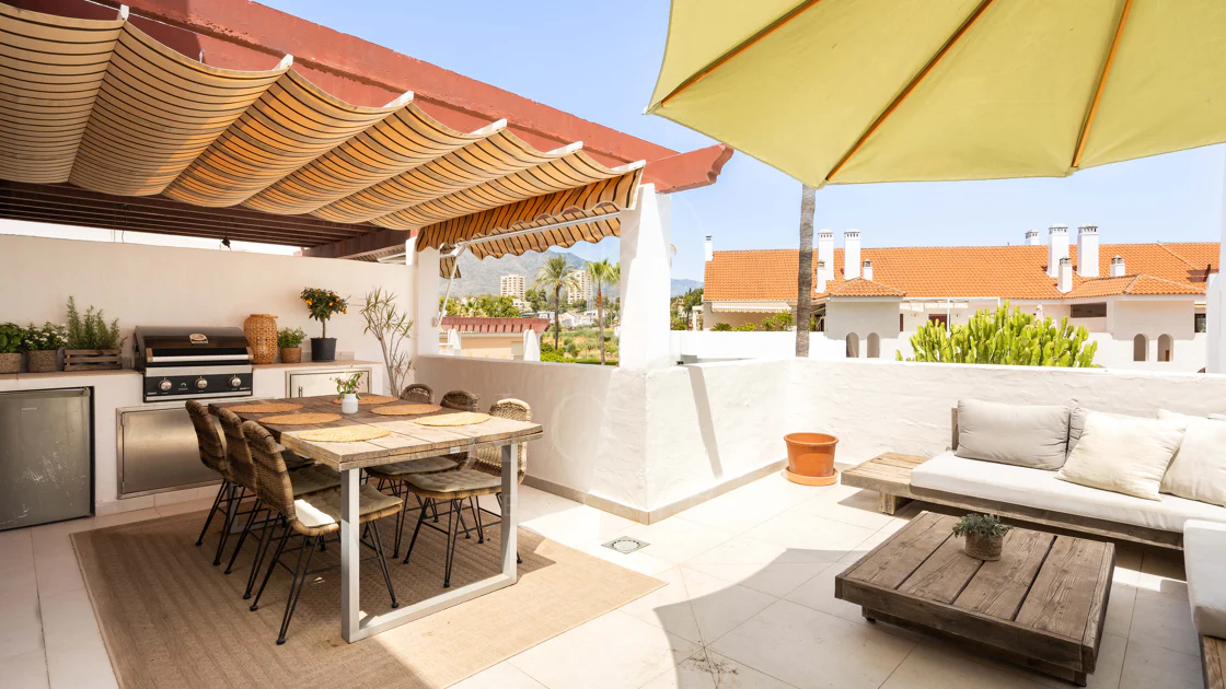 Luxury 3-bedroom apartment in Nueva Andalucía, close to the beach with sea views