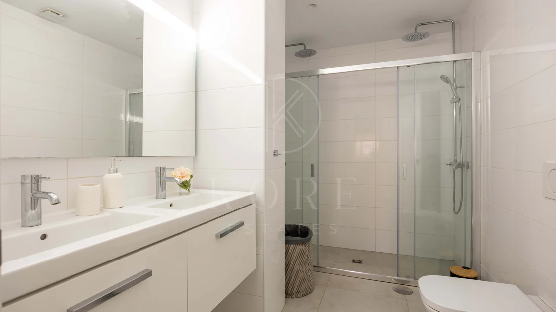 Luxury 3-bedroom apartment in Nueva Andalucía, close to the beach with sea views
