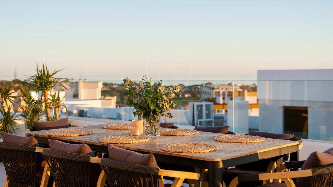 Exclusive 4 BedroomsPenthouse in La Campana