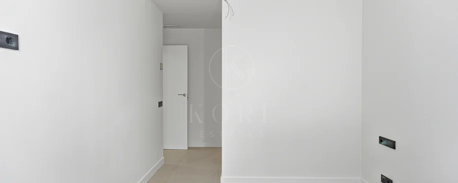 Apartamento de tres dormitorios en la comunidad cerrada de Medblue, en Altos de los Monteros